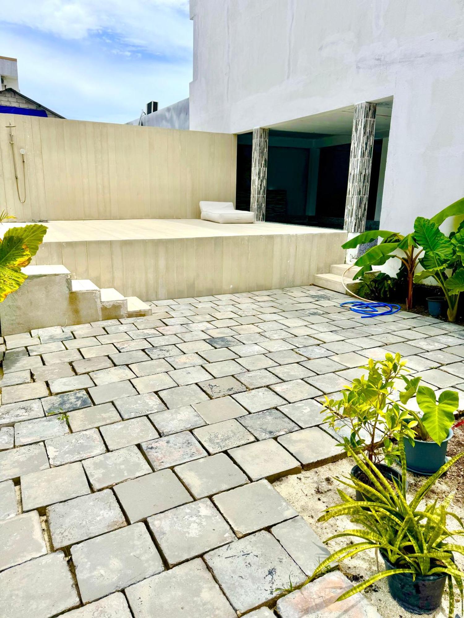 Sands Garden Hotel Thoddoo Exterior photo