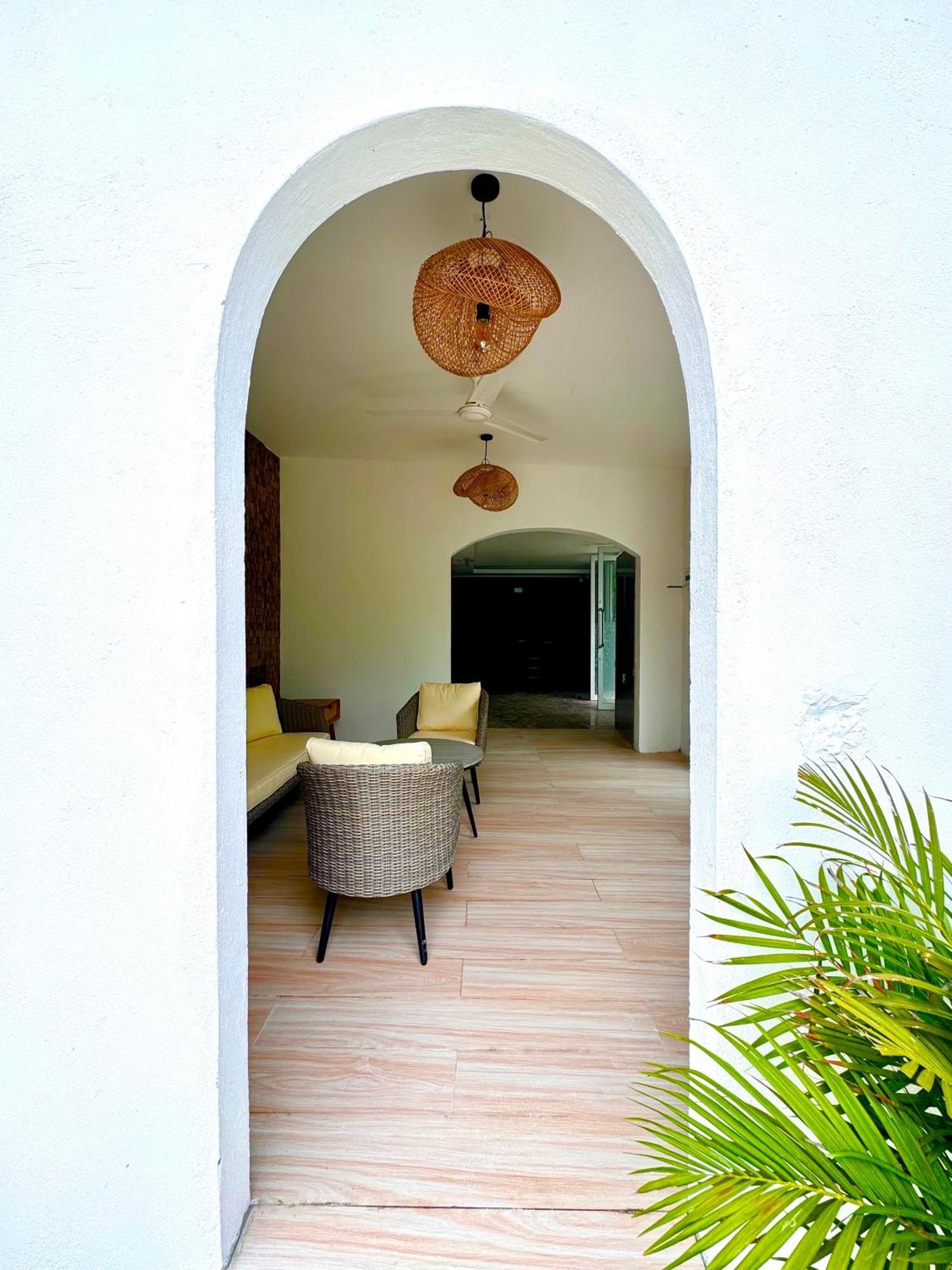 Sands Garden Hotel Thoddoo Exterior photo